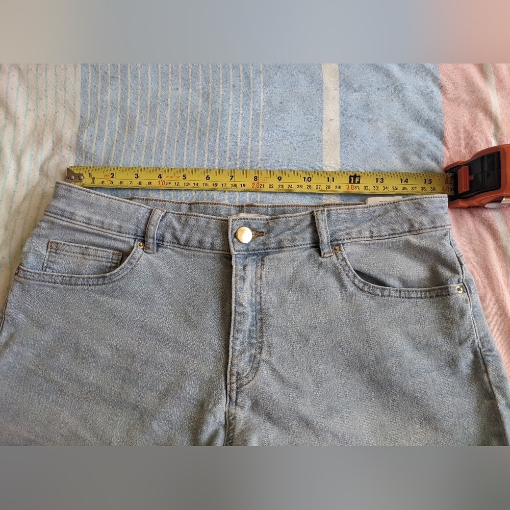 H&M  Light Blue Jean Shorts - Picture 3 of 6